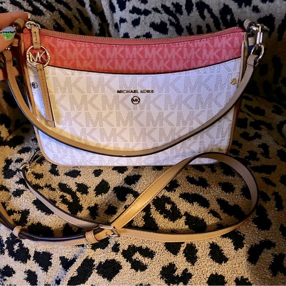 NWOT MICHAEL Michael Kors Leather Saddle/Crossbody Comes with Removable Strap - Picture 13 of 15